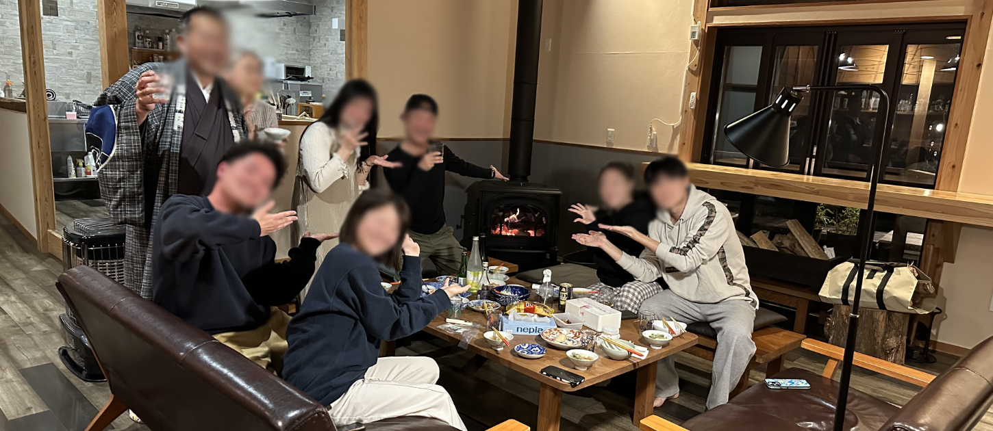 HOSTEL Co-EDOを一棟貸切で利用するグループの様子